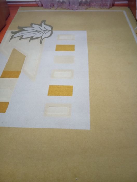 Кілем сатылады. Кілем сатылады