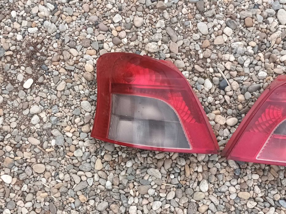 ляв и десен стоп за тойота ярис 05 + TOYOTA YARIS