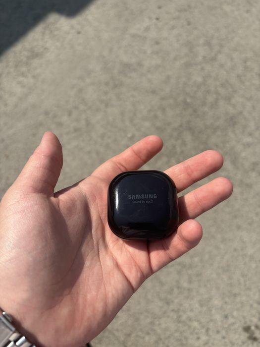 Galaxy buds live