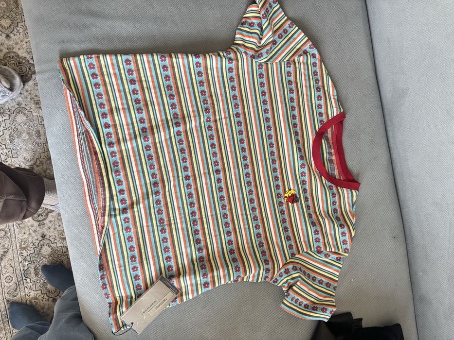 Футболка с этикеткой