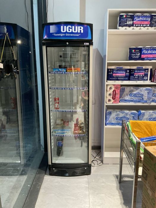 Ugur Витринный холодильник
