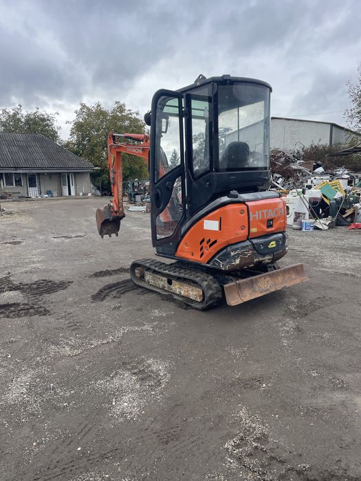 Miniexcavator  hitachi  2  Tone an 2015