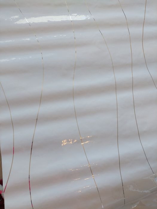 Фолио за мебели, бял гланц със сребристи черти, 400х60 см, PVC