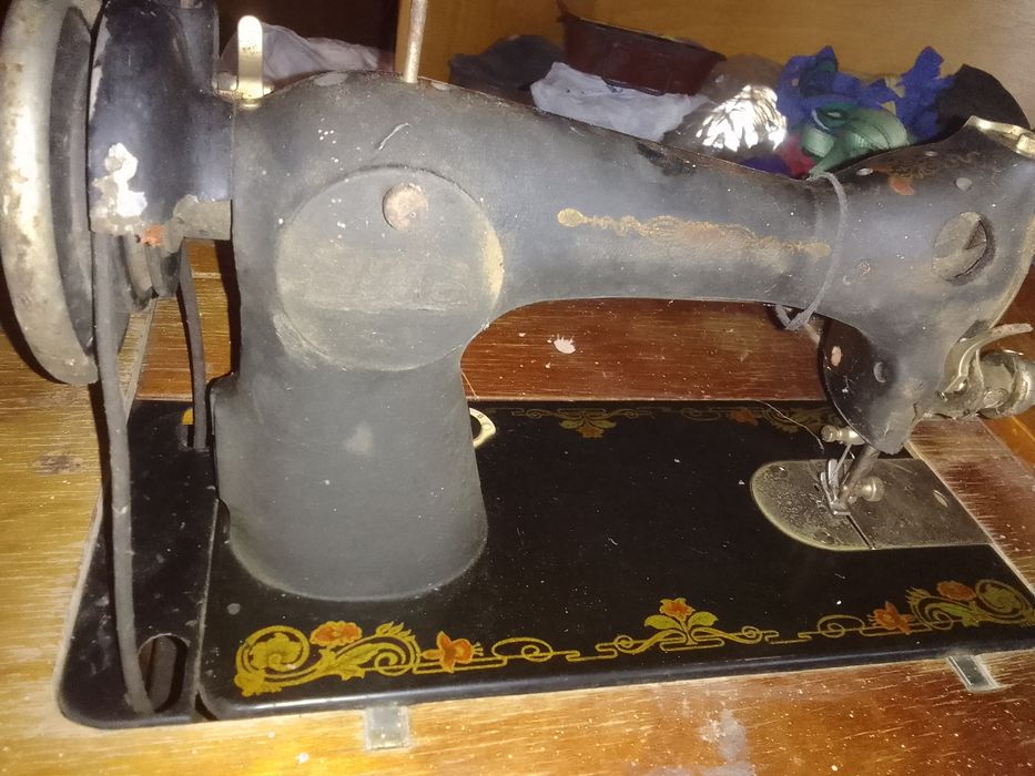 Mașina de cusut manuală