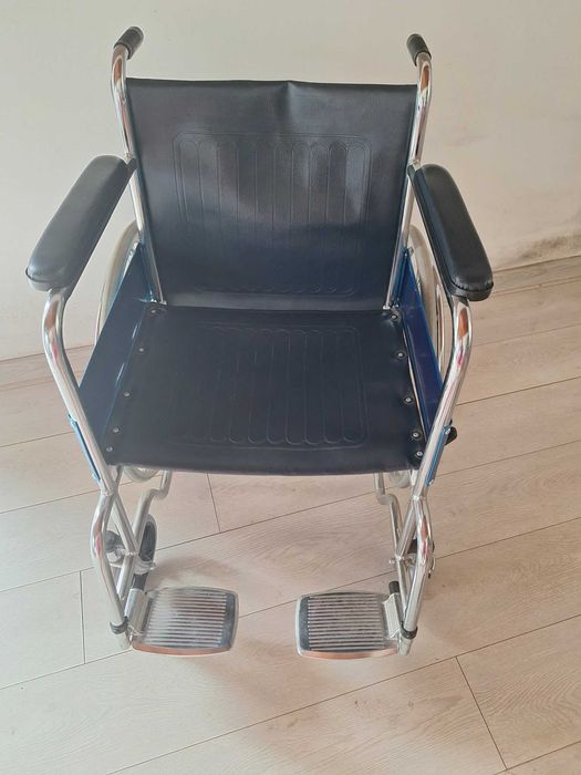 Fotoliu rulant manual pliabil TOP-MEDI TSW809 | Folosit o singură dată | Ca nou
