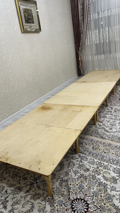 Стол для гостей