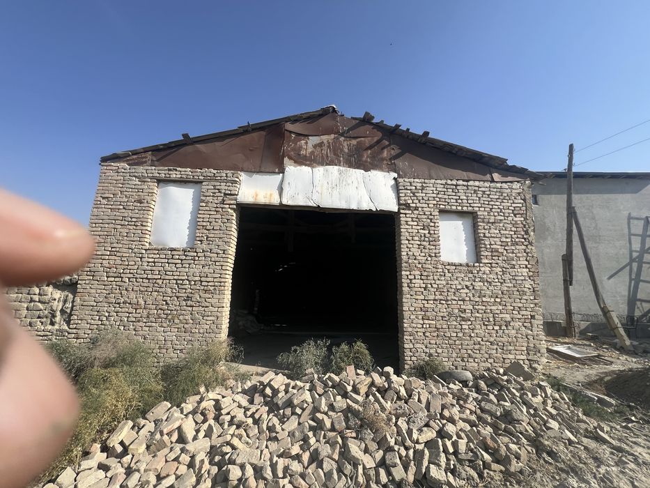 20 сотихли турар жой бинолари билан бирга сотилади