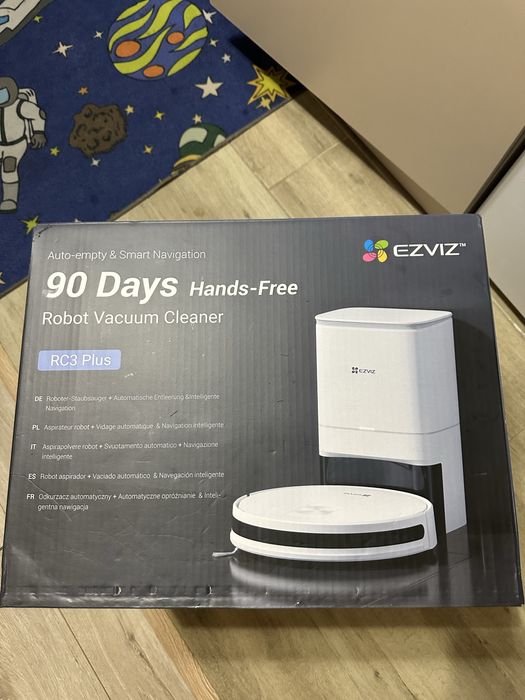 Робот пылесос со станцией