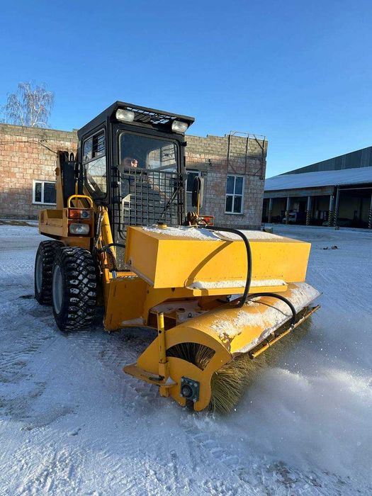 Коммунально-строительная машина (мини-трактор)