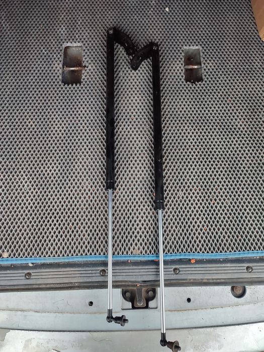 TOYOTA NOAH Газлифты, газовые упоры, стойки крышки багажника