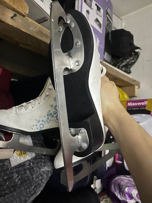 продам размер 34, цена 5000 тг белый почти новйй