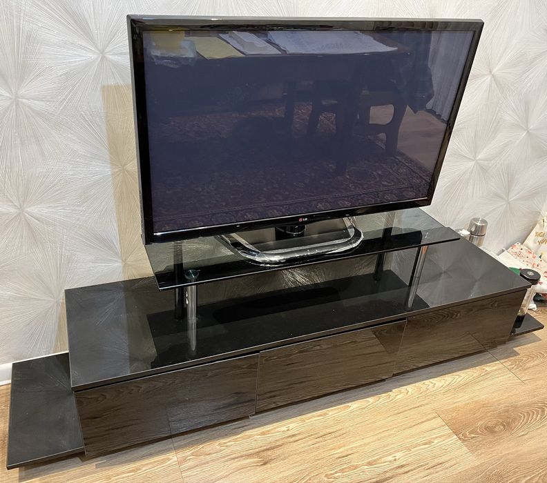 Телевизор + Тумба