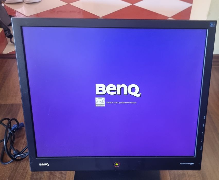 monitor LCD marca BenQ, modelul E900 (cod model: ET-0011-B)