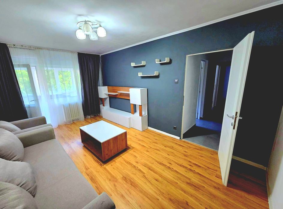 Apartament 3 camere, decomandat, 4/10