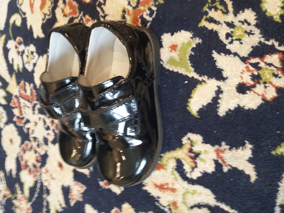 Продается ботинки классика для мальчика