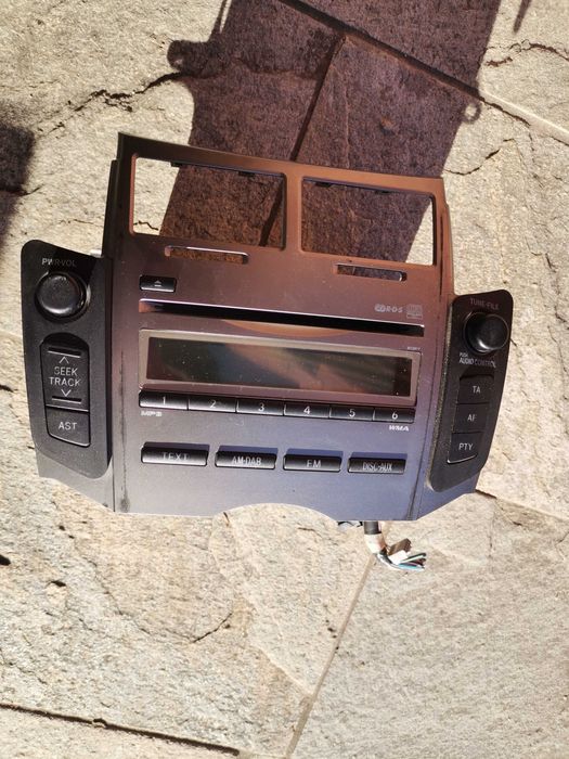 CD радио /музика /MP3  оригинално, за Тойота Ярис 2006--2010 го