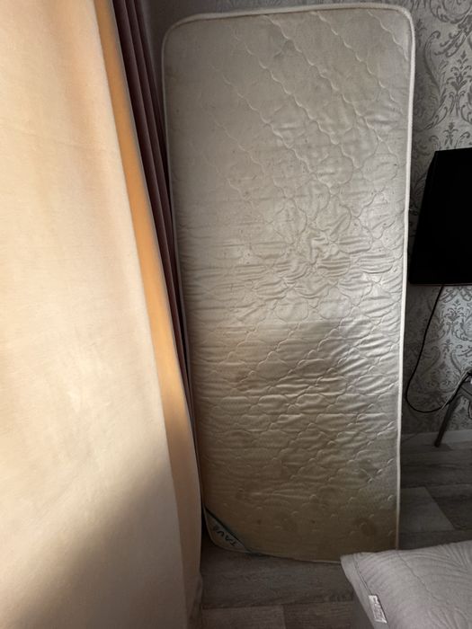 Отдам матрас бесплатно 90*200