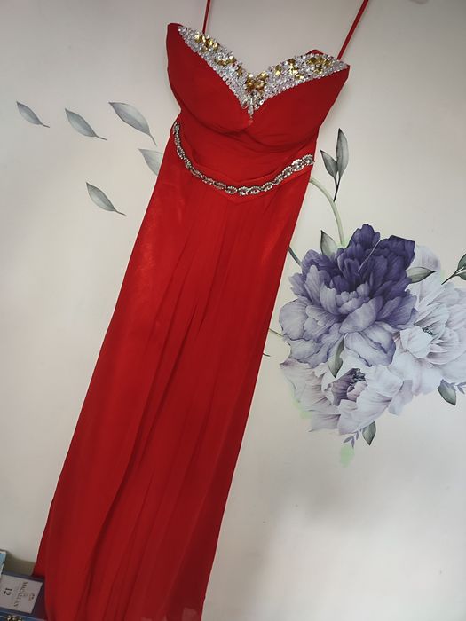 Платье красное продам