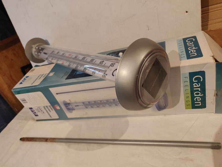 Termometru cu lampă solara si lampi solare pt. grădină