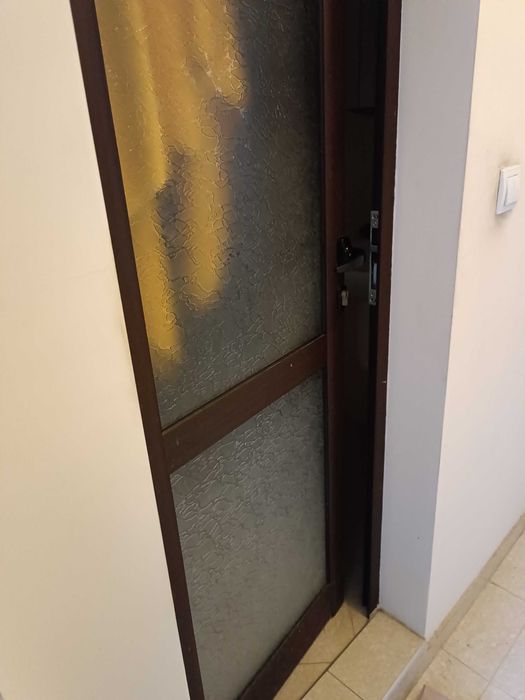 Врата за баня алуминий