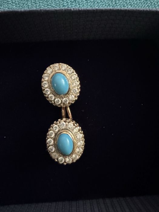 Продам золотые серьги