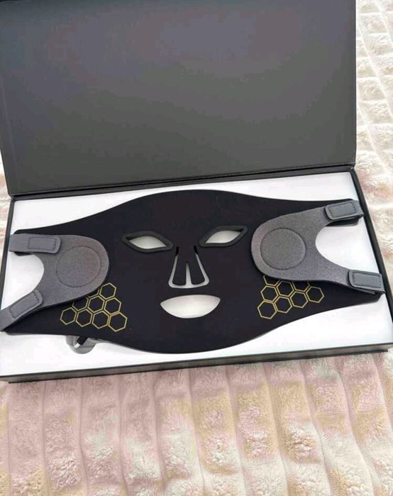 LED фотонна маска за лице.