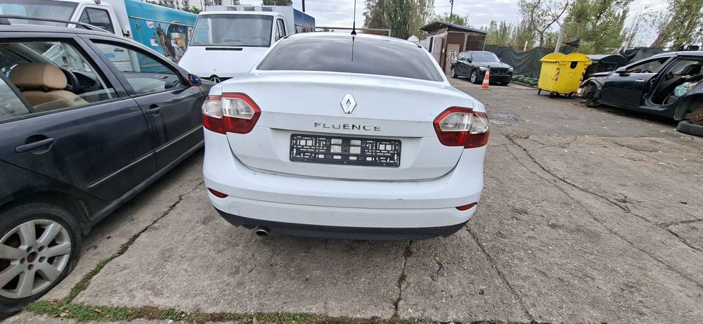 Dezmembrez Renault Fluence 1.6 Benzina 2011