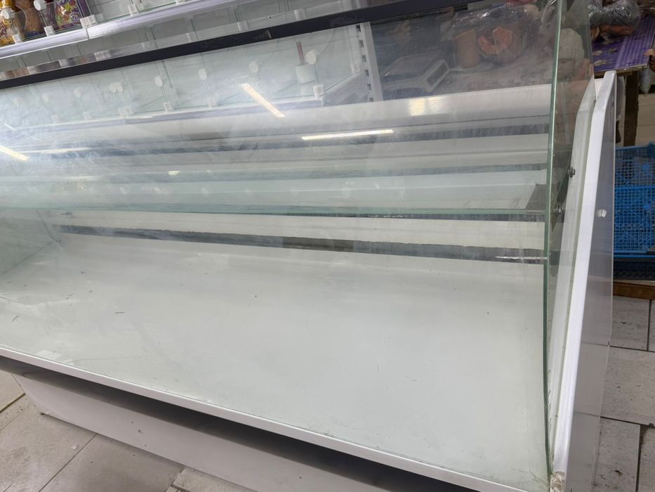 Продам витринный холодильник