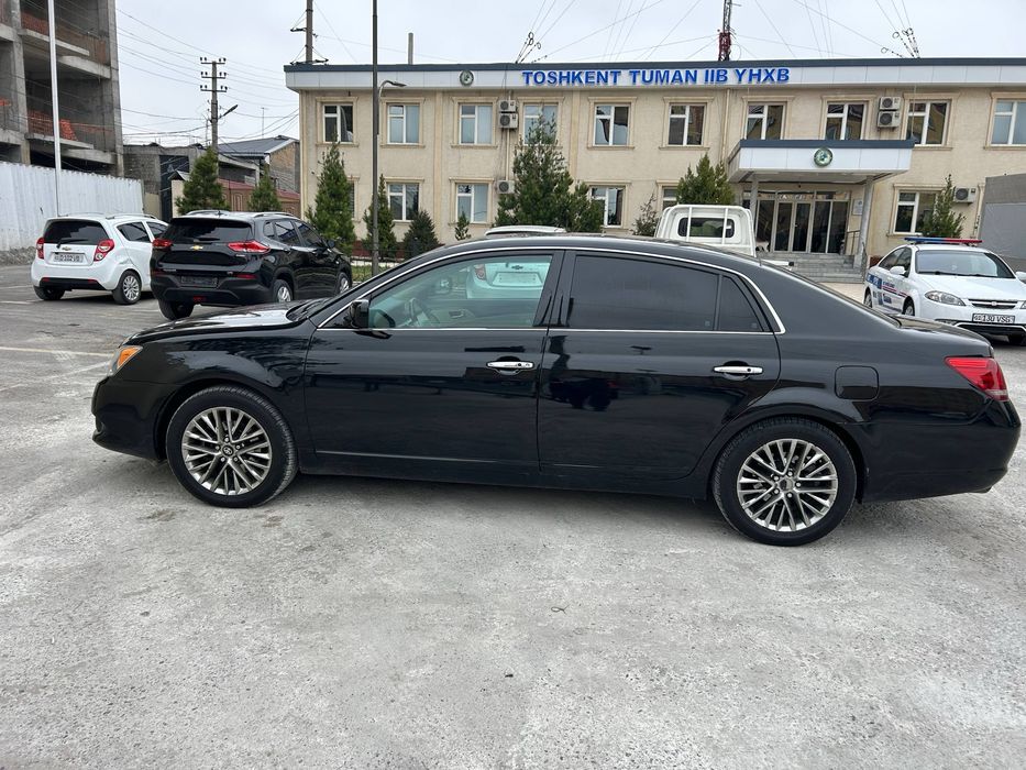 Toyota avalon sotiladi