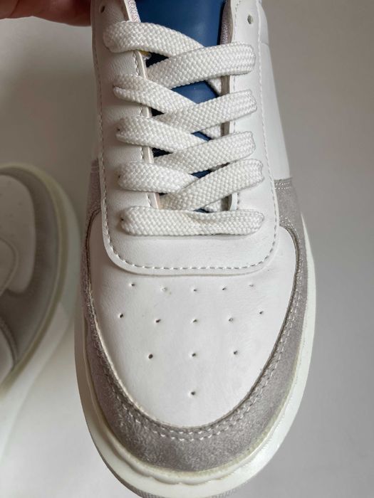 Красивые кроссовки и макасины