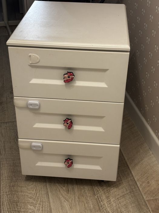 Тумба с 3 ящиками