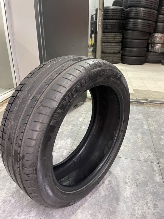 245/45R19 Michelin Pilot sport 4