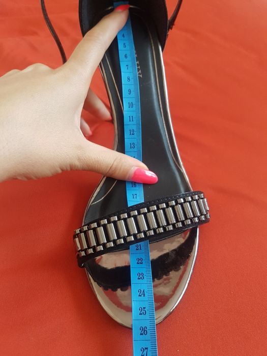 Елегантни сандали