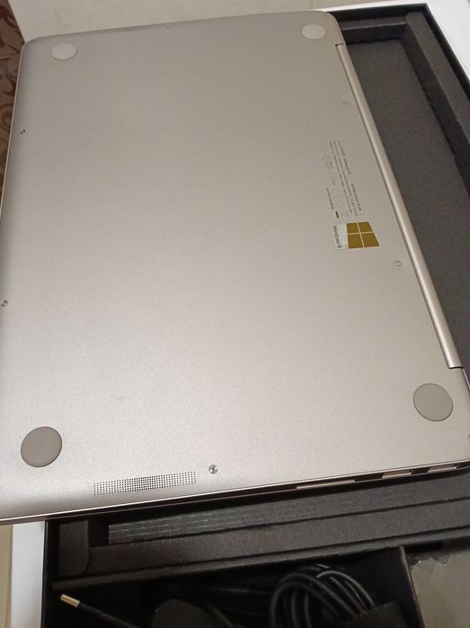 ASUS NoteBook PC  UX305F