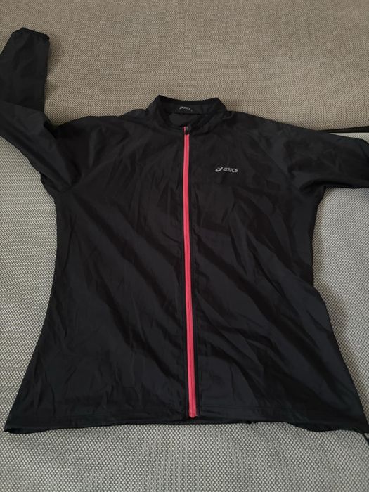 Дамска ветровка на Asics
