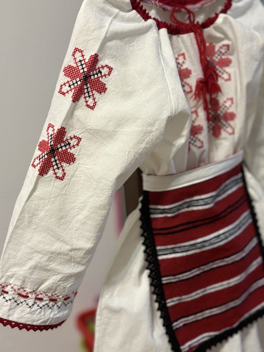 Costum popular pentru fetite