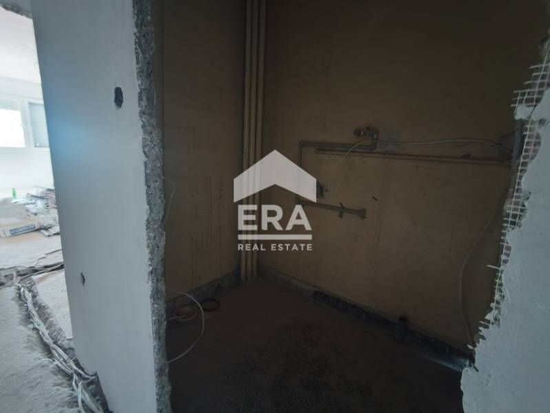 ЕКСКЛУЗИВНО! ЕРА Дръстър предлага за продажба тристаен тухлен апартаме