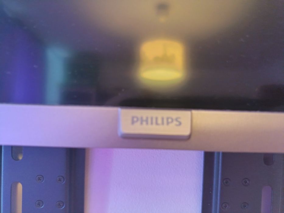 Vând televizor 1000ron sau schimb cu iPhone 13-14-15