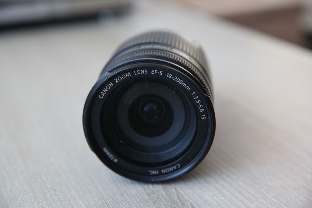 Obiectiv Canon EF-S 18-200mm