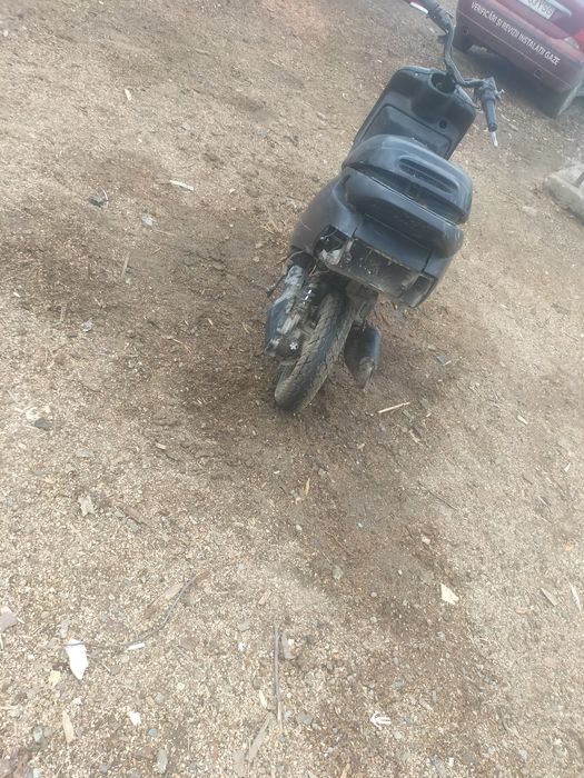 Vand scuter Aprilia amico de 49cc 2t prețul este negociabil 950 de lei