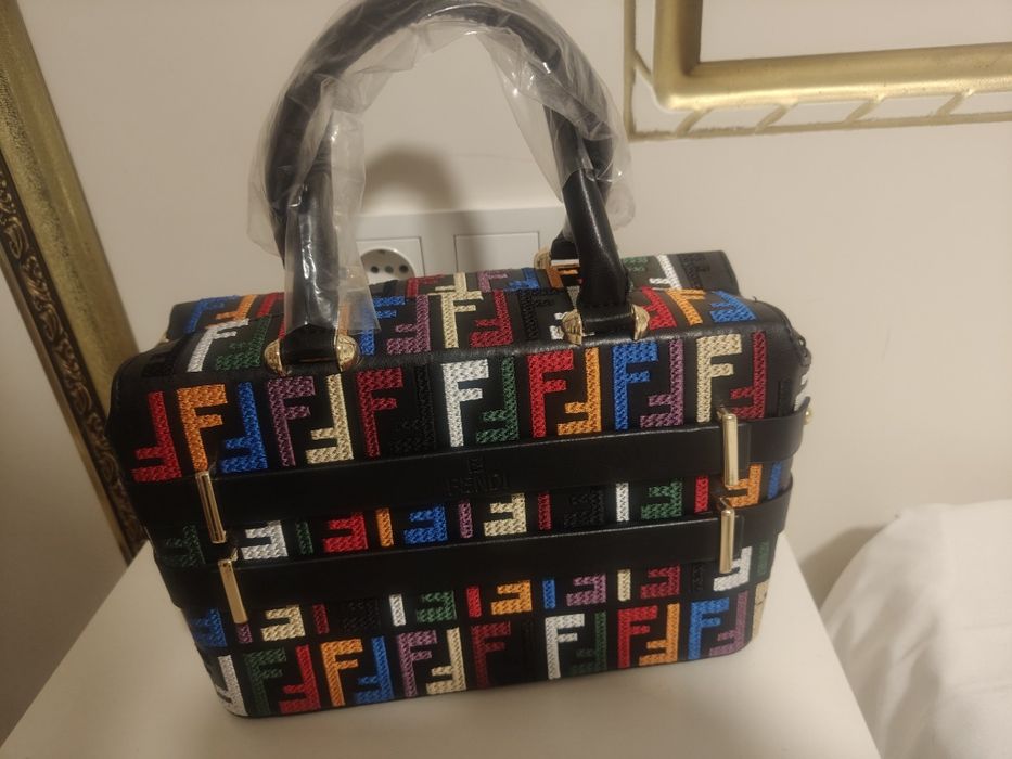 Нова дамска чанта Фенди