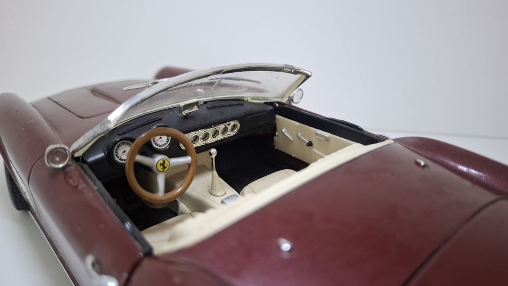 UNIC ÎN ROMÂNIA, Hot Wheels Elite 1/18 Scale P9897 Ferrari 250 Califor