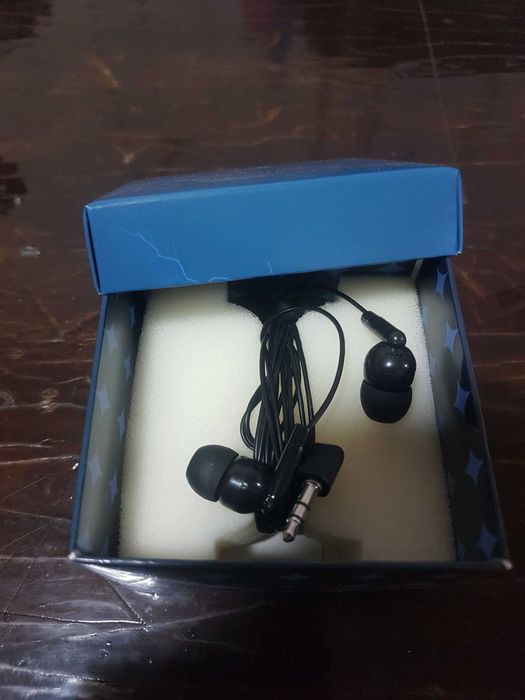 Simli quloqchin qora rangli