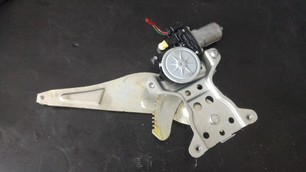 Macara cu motoras usa dreapta spate fiat sedici 16 2006-2014 83530-79j00