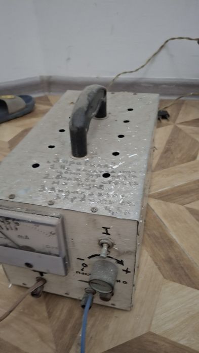 Зарядное устроиство акумулятора