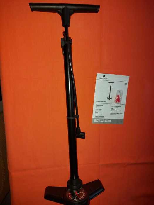 Pompa manuala cu manometru, pentru umflat roti