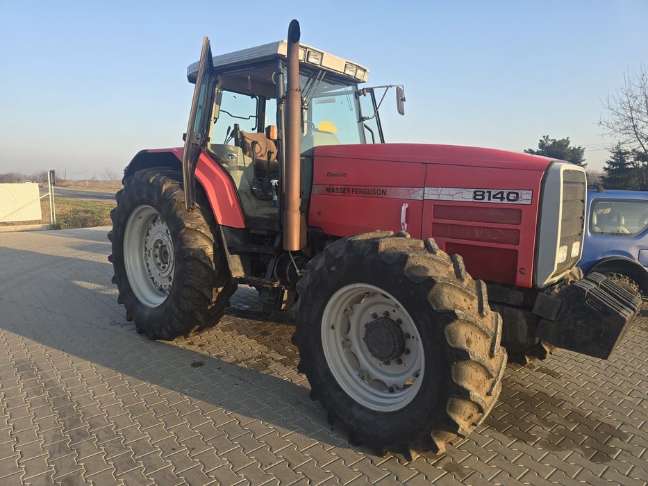 Vând tractor Massey Ferguson 8140