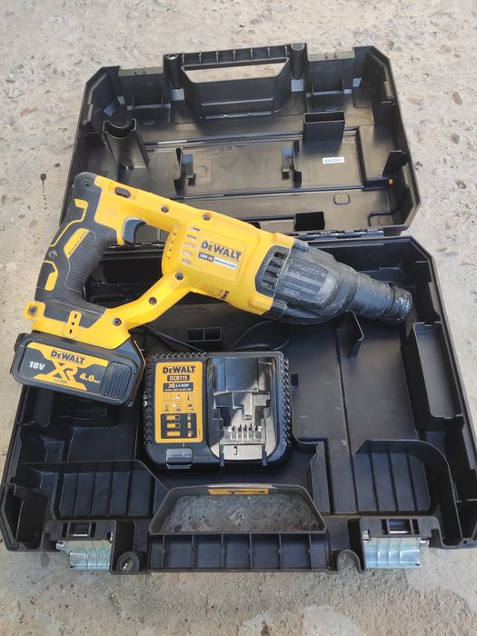 Перфоратор DEWALT DCH 133 M1