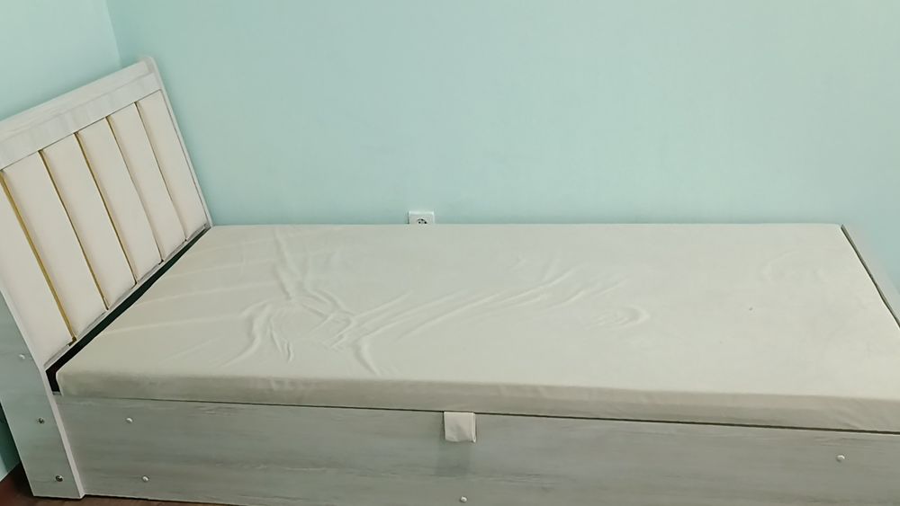 Продается кровать очень хороший!