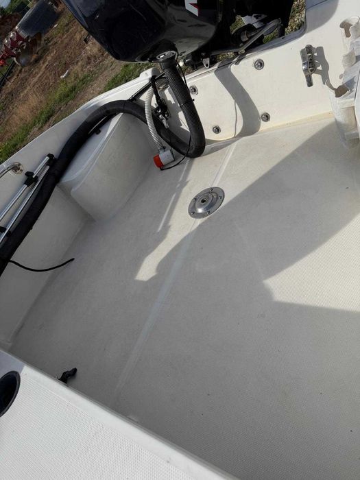 UNSINKABLE Boston Whaler 150 Super Sport + Mercury 60HP + Peridoc